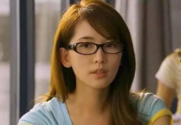 戴眼镜的av网站,戴眼镜AV网站带你领略独特魅力