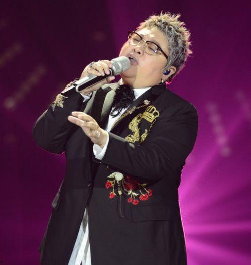 韩红公益明星,照亮爱心之光，温暖人间真情